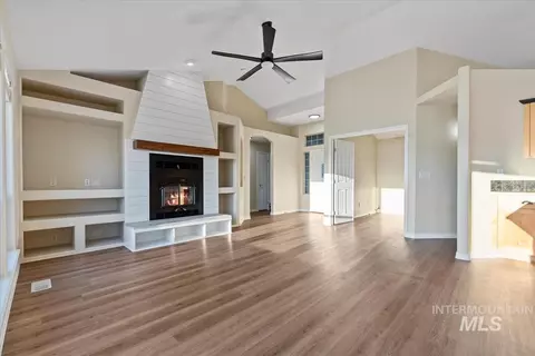 Living - 12840 Quail Run Ln, Caldwell, ID 83607 photo 3 of 4