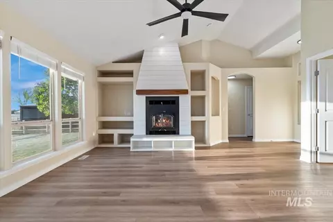 Living - 12840 Quail Run Ln, Caldwell, ID 83607 photo 2 of 4