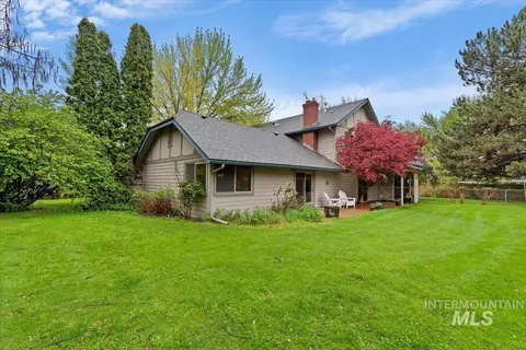 Exterior - 832 W Hialeah Dr, Eagle, ID 83616 photo 9 of 17