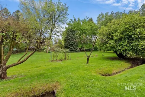 Exterior - 832 W Hialeah Dr, Eagle, ID 83616 photo 12 of 17