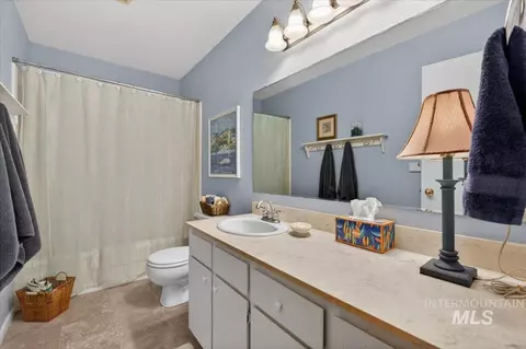 Bath - 832 W Hialeah Dr, Eagle, ID 83616 photo 2 of 3