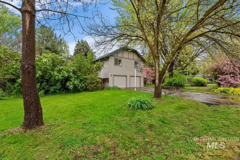 Exterior - 832 W Hialeah Dr, Eagle, ID 83616 photo 16 of 17