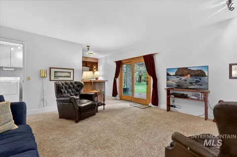 Living - 832 W Hialeah Dr, Eagle, ID 83616 photo 1 of 2