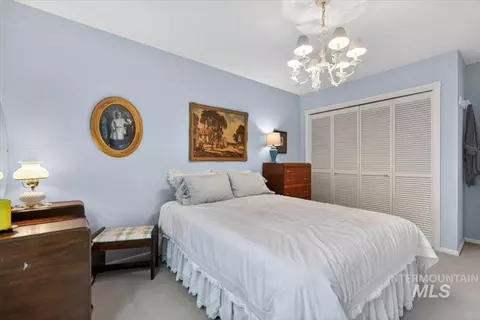 Bedroom - 832 W Hialeah Dr, Eagle, ID 83616 photo 2 of 7