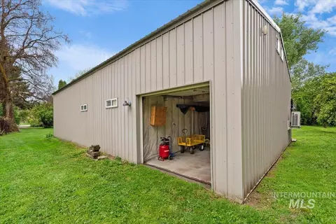 Exterior - 832 W Hialeah Dr, Eagle, ID 83616 photo 4 of 17