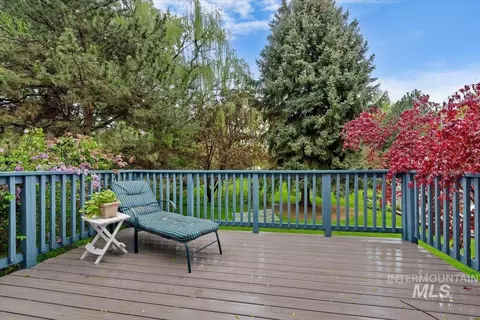 Exterior - 832 W Hialeah Dr, Eagle, ID 83616 photo 3 of 17