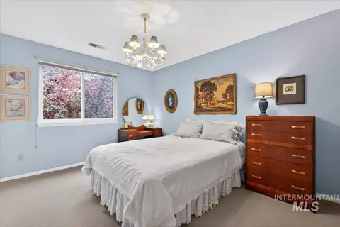 Bedroom - 832 W Hialeah Dr, Eagle, ID 83616 photo 1 of 7