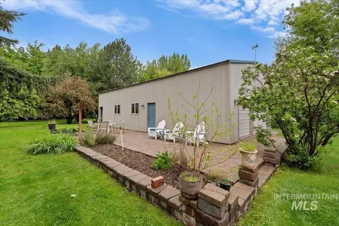 Exterior - 832 W Hialeah Dr, Eagle, ID 83616 photo 7 of 17