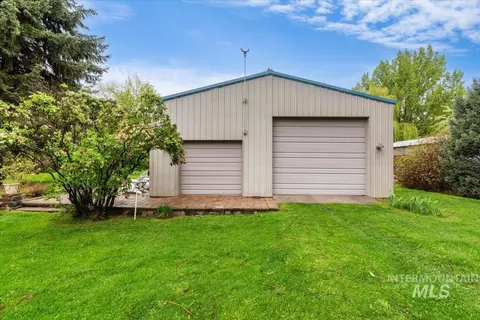 Exterior - 832 W Hialeah Dr, Eagle, ID 83616 photo 6 of 17