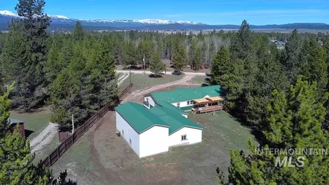 85 W Prospectors Dr, Cascade, ID 83611