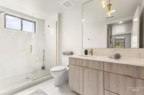 Bath - 4184 E Haystack St #206, Boise, ID 83716 photo 1 of 3