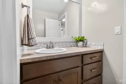 Bath - 4102 W Spring House Dr, Eagle, ID 83616 photo 4 of 5