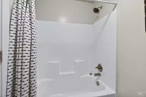 Bath - 4102 W Spring House Dr, Eagle, ID 83616 photo 5 of 5