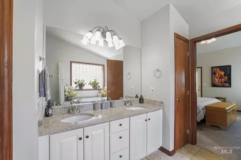 Bath - 1558 Brookside Loop, Twin Falls, ID 83301 photo 1 of 4