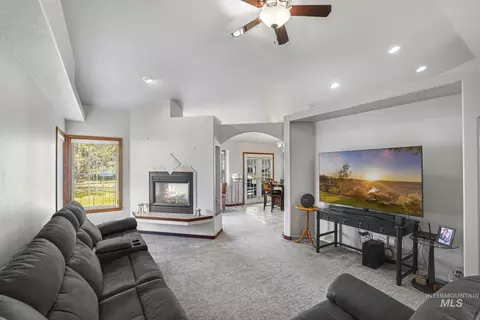 Living - 1558 Brookside Loop, Twin Falls, ID 83301 photo 2 of 3