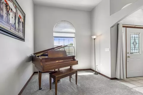 Entry Way - 1558 Brookside Loop, Twin Falls, ID 83301 photo 4 of 4