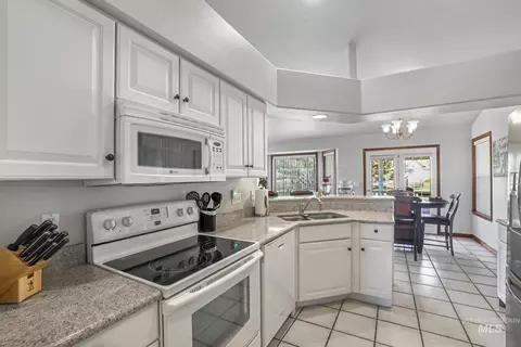 Kitchen - 1558 Brookside Loop, Twin Falls, ID 83301 photo 2 of 3