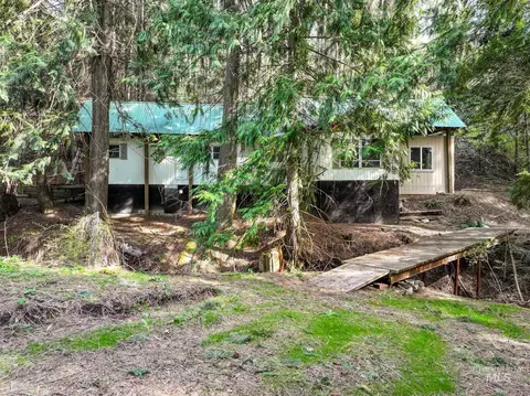 1206 Idlers Rst, Moscow, ID 83843