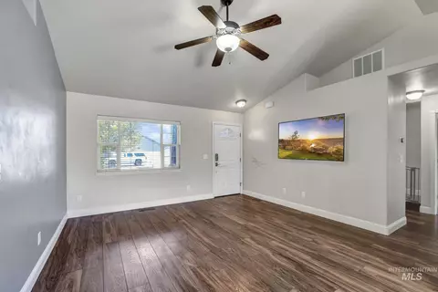 Living - 446 Noble St, Twin Falls, ID 83301 photo 1 of 1