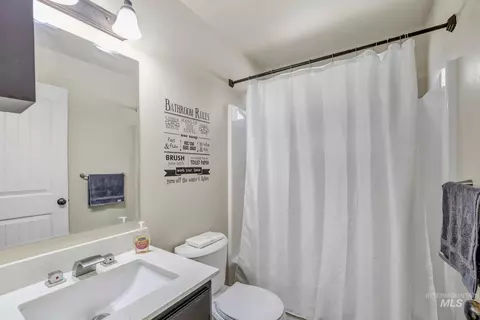 Bath - 446 Noble St, Twin Falls, ID 83301 photo 1 of 4