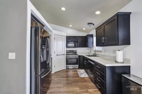 Kitchen - 446 Noble St, Twin Falls, ID 83301 photo 1 of 2