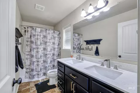 Bath - 446 Noble St, Twin Falls, ID 83301 photo 3 of 4