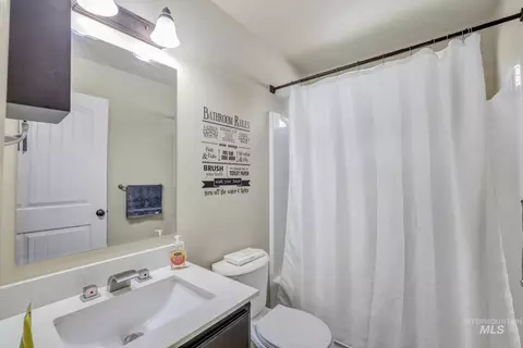 Bath - 446 Noble St, Twin Falls, ID 83301 photo 2 of 4
