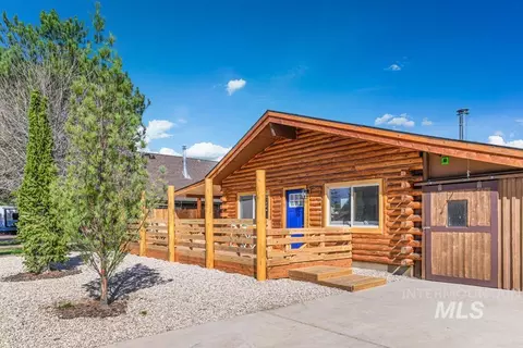 2210 Glen View Dr, Nampa, ID 83686