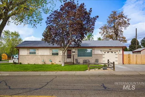 1205 N 6th E, Mountain Home, ID 83647