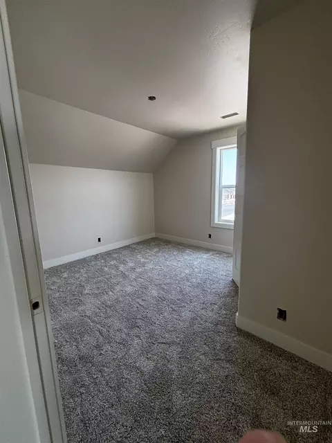 Bedroom - 933 E Coventry Ln, Burley, ID 83318 photo 3 of 5