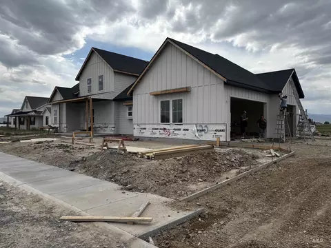 Exterior - 933 E Coventry Ln, Burley, ID 83318 photo 2 of 3