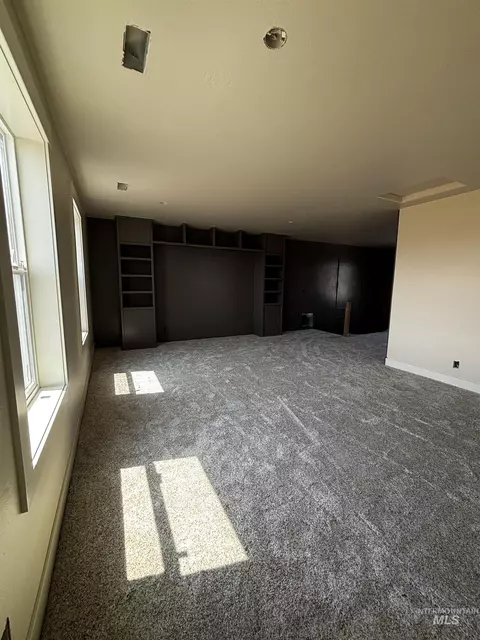 Living - 933 E Coventry Ln, Burley, ID 83318 photo 2 of 2