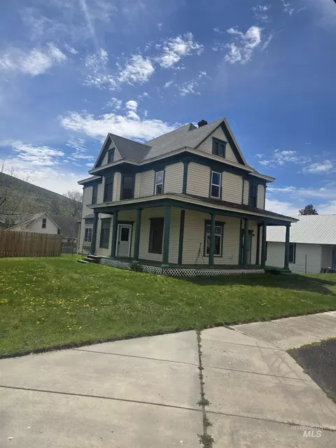 986 Columbia St, Pomeroy, WA 99347