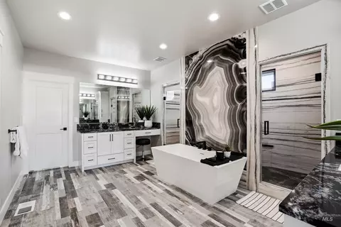 Bath - 3872 N 3560 E, Kimberly, ID 83341 photo 1 of 5