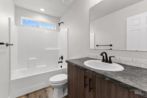 Bath - 7407 W Trumbull Ct, Eagle, ID 83616 photo 1 of 3