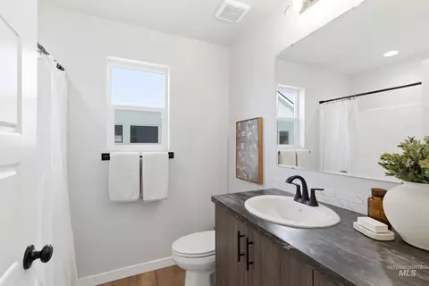 Bath - 7447 W Trumbull Ct, Eagle, ID 83616 photo 1 of 6