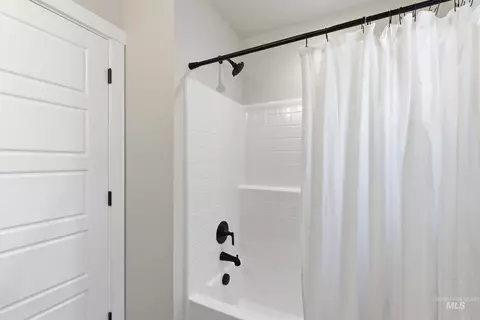 Bath - 7447 W Trumbull Ct, Eagle, ID 83616 photo 3 of 6