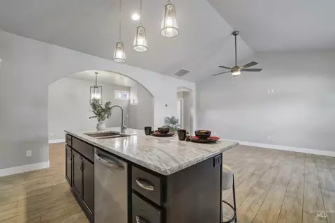 Kitchen - 1082 White Birch Ave, Twin Falls, ID 83301 photo 2 of 5