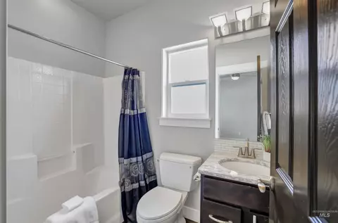 Bath - 1082 White Birch Ave, Twin Falls, ID 83301 photo 3 of 3