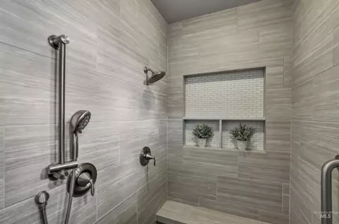 Bath - 1082 White Birch Ave, Twin Falls, ID 83301 photo 2 of 3