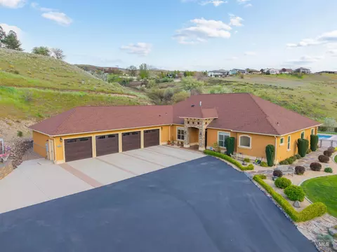 3703 Rio Vista Dr, Lewiston, ID 83501