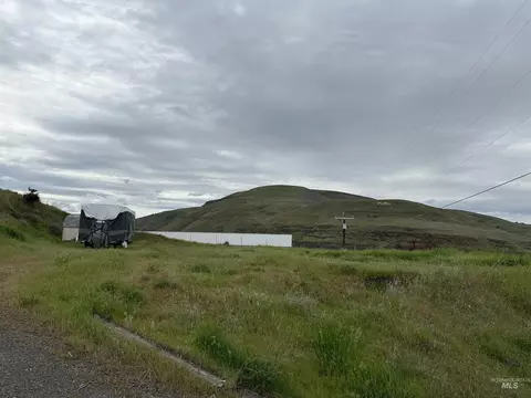 318 Kings Ln, Asotin, WA 99402