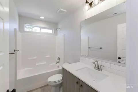 Bath - 8357 E Cool River Lp, Nampa, ID 83687 photo 2 of 4