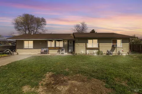636 Main St N, Hansen, ID 83334
