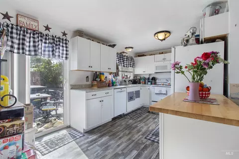 Kitchen - 636 Main St N, Hansen, ID 83334 photo 5 of 5