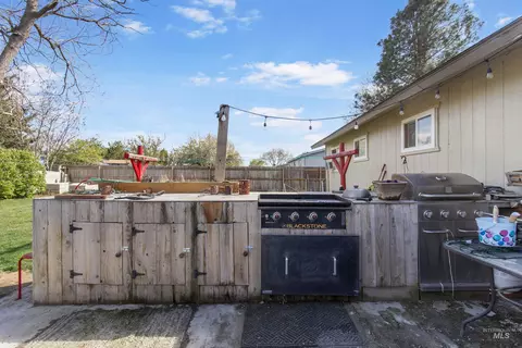 Exterior - 636 Main St N, Hansen, ID 83334 photo 8 of 11