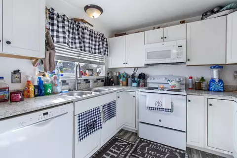Kitchen - 636 Main St N, Hansen, ID 83334 photo 4 of 5