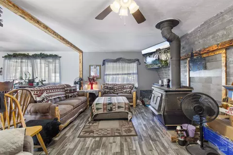 Living - 636 Main St N, Hansen, ID 83334 photo 2 of 3
