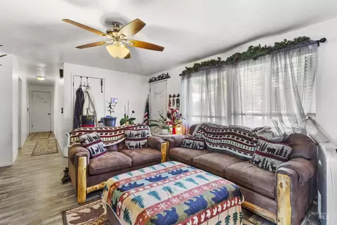 Living - 636 Main St N, Hansen, ID 83334 photo 1 of 2