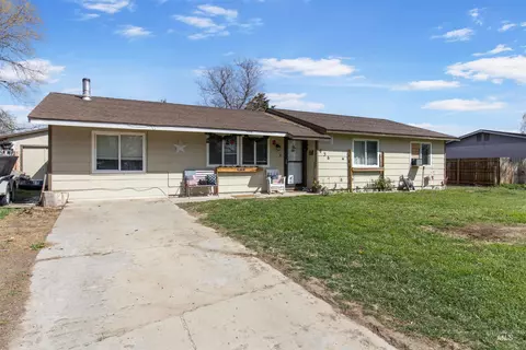 Exterior - 636 Main St N, Hansen, ID 83334 photo 3 of 11